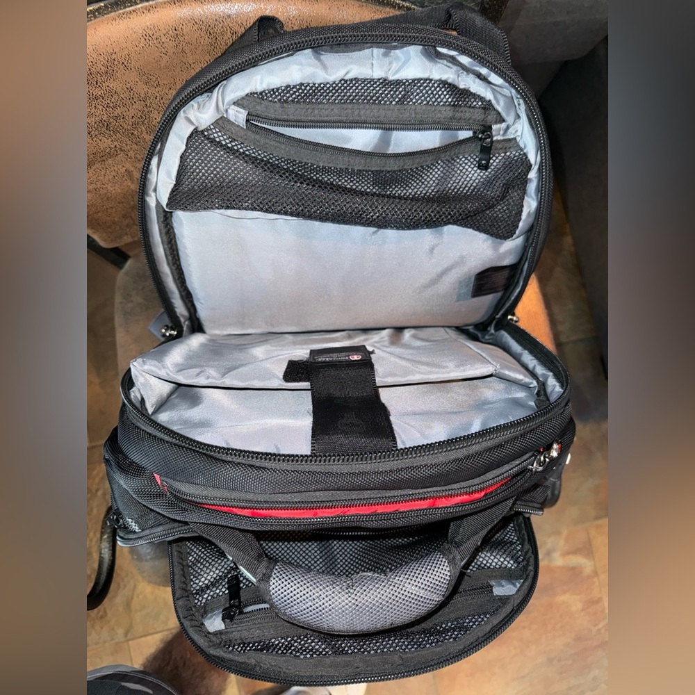 Swiss Gear Laptop Luggagee Carry On Backpack - Picture 13 of 14
